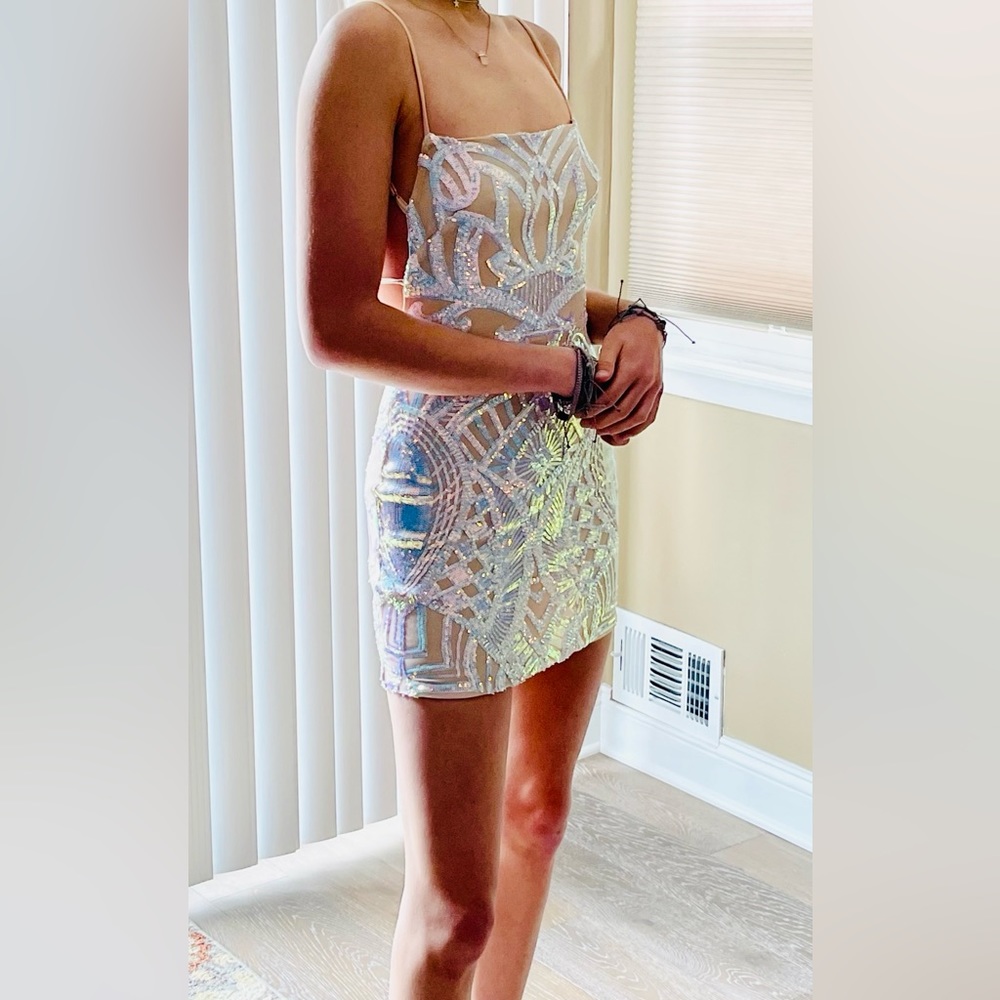 Beautiful dress worn once for a few hours in great condition